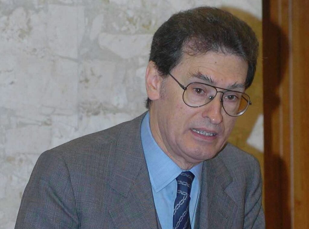 In memoria di Francesco Crescimanno, uomo probo ed elegante, fine conoscitore del diritto