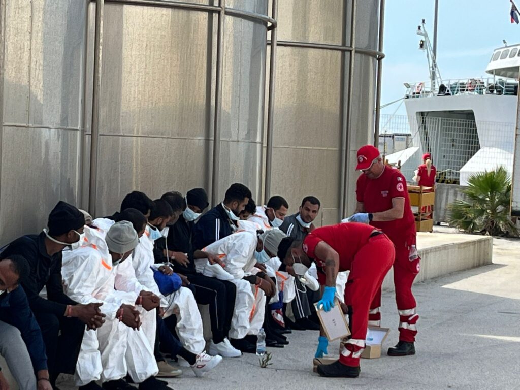 Migranti: l’emergenza che crea emergenza