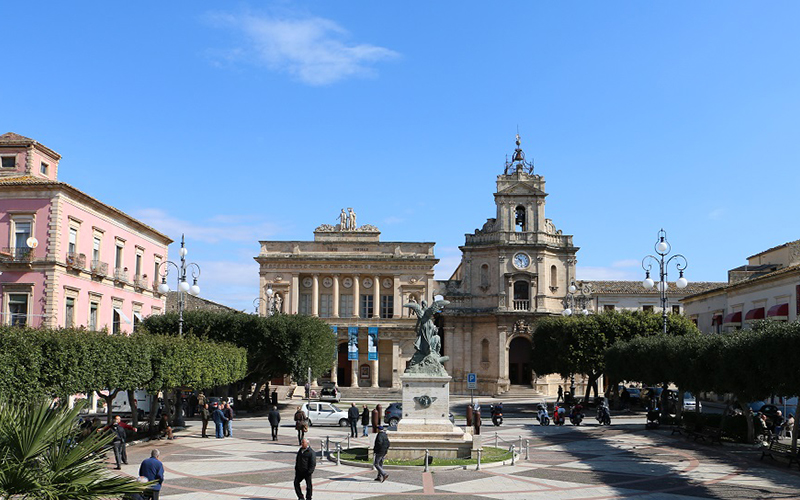 Il Comune di Vittoria contro il giornalista Bascietto. Fnsi e Assostampa Sicilia: «Moderare i toni»