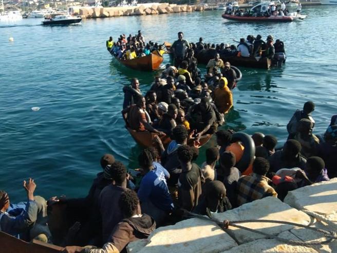 Immigrazione: il silenzioso lavoro quotidiano di tanti a Lampedusa