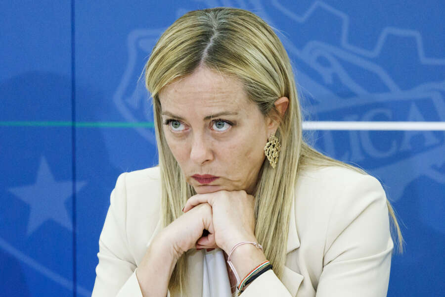 Meloni dice basta alle domande su Giambruno, ma purtroppo per lei non funziona così