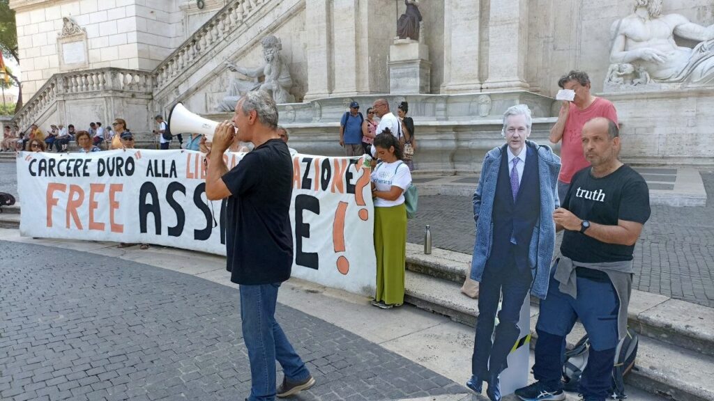 Una speranza dal voto in Campidoglio sulla cittadinanza a Julian Assange
