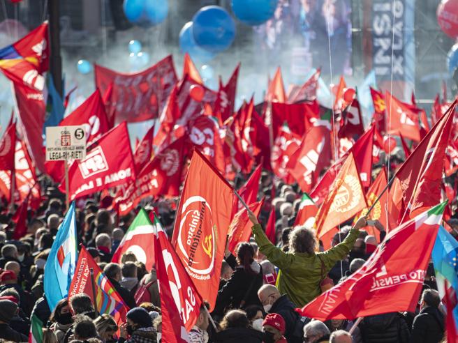 Articolo 21 da domani nelle piazze dello sciopero insieme a Cgil e Uil. Difendiamo i diritti costituzionali