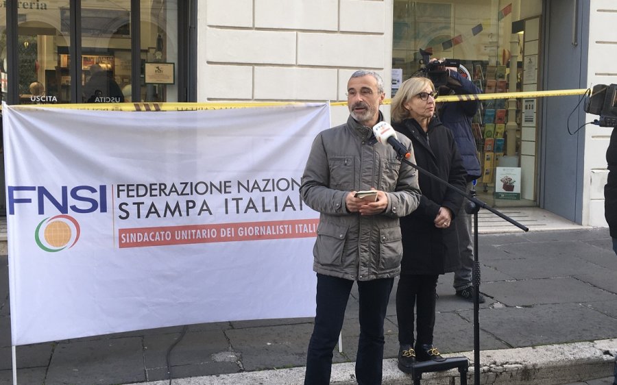Giornalisti in piazza contro il ddl diffamazione: «In Italia e Ue azioni contro la libertà di stampa»