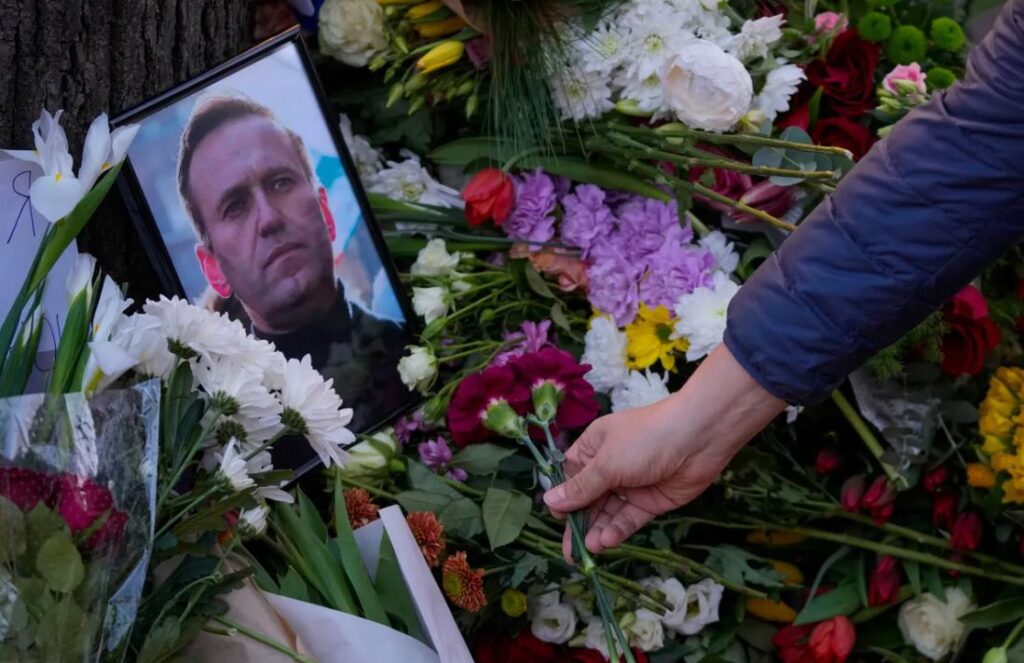 Russia cracks down on press freedom after death of Alexey Navalny