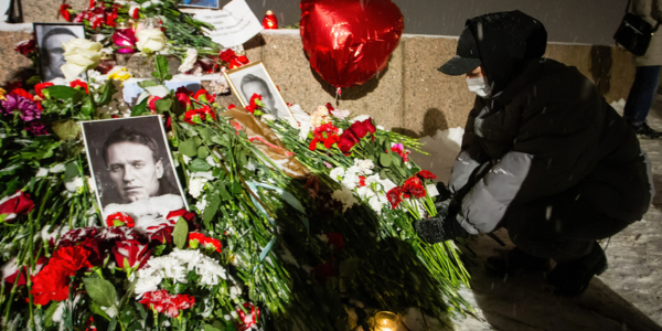 Giornalisti, difensori dei diritti umani, artisti: in Russia il dissenso è represso in ogni modo