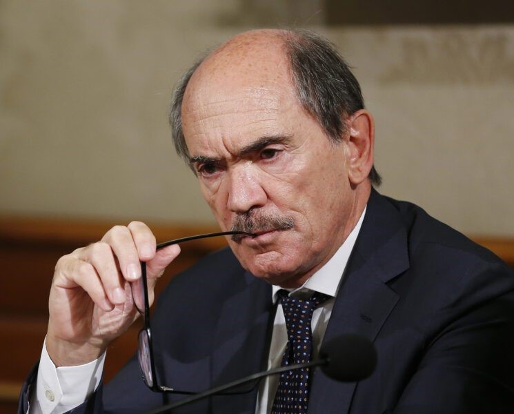 L’acqua sporca dei dossier e il bambino dell’Antimafia