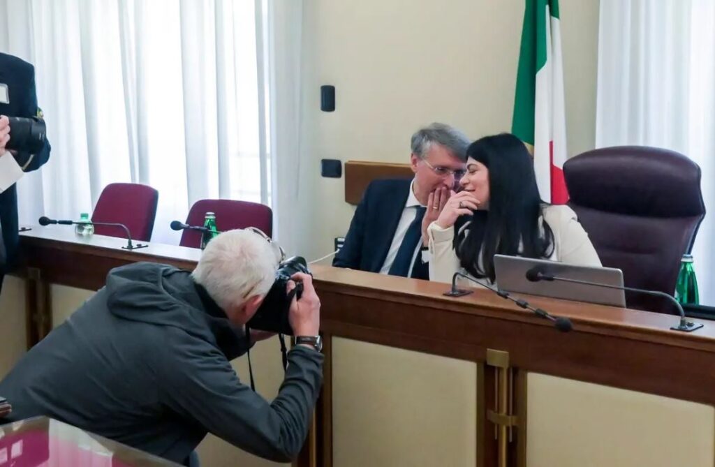 Antimafia, l’inchiesta sugli ‘spioni’ arriva a fagiolo per allontanare il fantasma di Borsellino