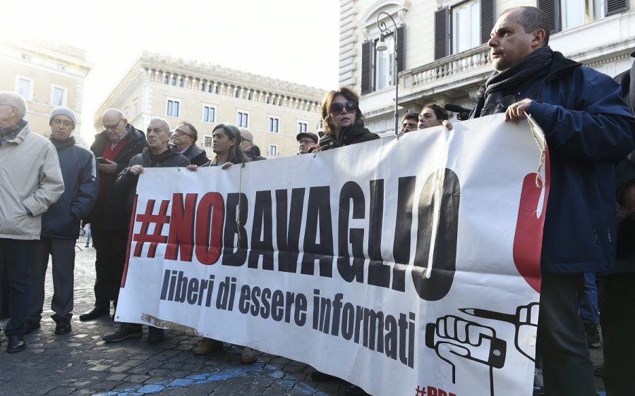 Legge bavaglio in vigore dal 10 marzo: «Ignorate 50mila firme, ora intervenga Ue»