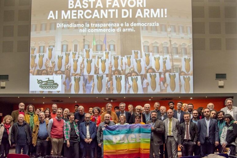 Armi: chi ha paura della democrazia?