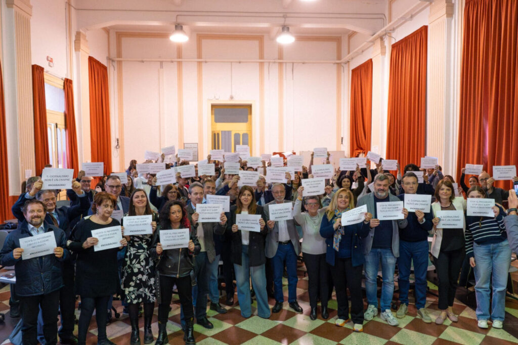 A Napoli “contro tutti i bavagli” nel giorno in cui per RSF l’Italia retrocede di 5 posizioni nella classifica della libertà di stampa