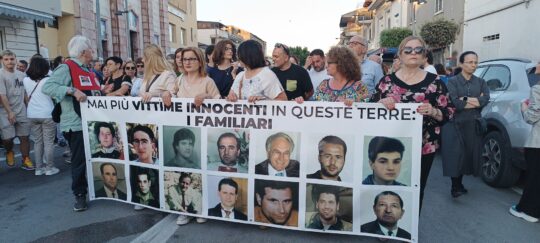 “Noi non vi vogliamo”: in centinaia alla manifestazione a Casal di Principe per dire no al dominio della camorra