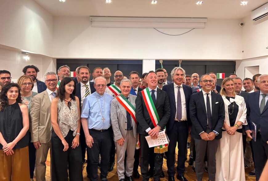 Mattinata (FG): i sindaci del Gargano, uniti contro le mafie, firmano un Patto per la sicurezza urbana