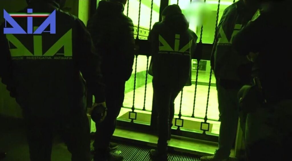 Roma: operazione antimafia, scoperta centrale riciclaggio. In manette figli boss Magliana e camorra