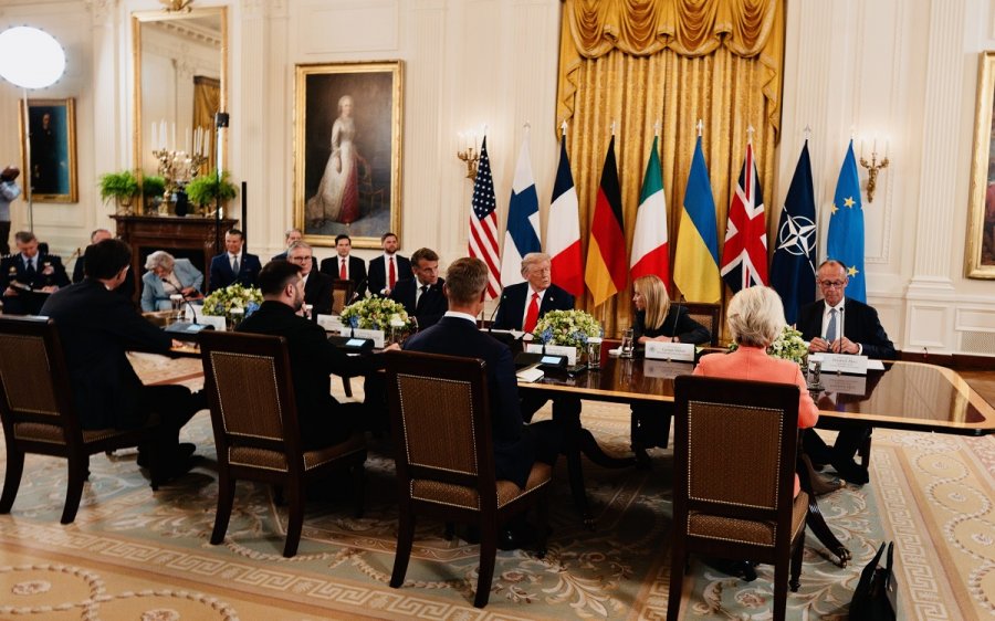 Fuori onda di Meloni con Trump: «Conferma la mancanza di rispetto nei confronti della stampa»