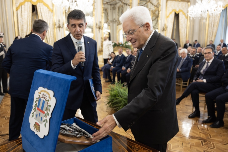 Mattarella: ‘Fermare i suicidi in carcere, è un’emergenza sociale’