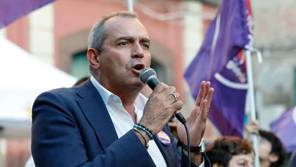 De Magistris: “Quei poteri occulti che condizionano la vita pubblica italiana”