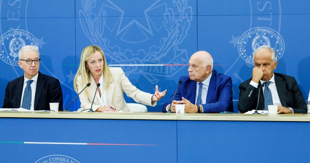 Caso Almasri, chiesta l’autorizzazione a procedere per Nordio, Piantedosi e Mantovano