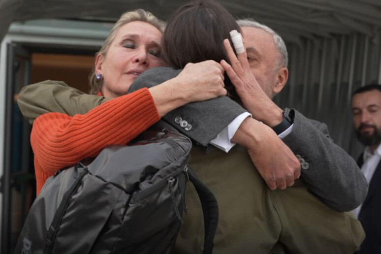 Grazie a chi ha riportato Cecilia Sala a casa. Ma alcune domande sono d’obbligo