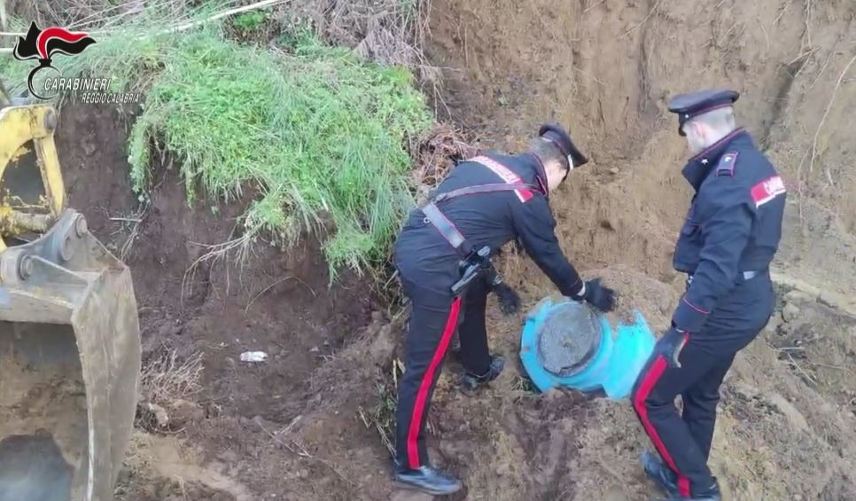 Gioia Tauro (RC), rinvenuto sotto terra l’arsenale da guerra della ‘ndrangheta