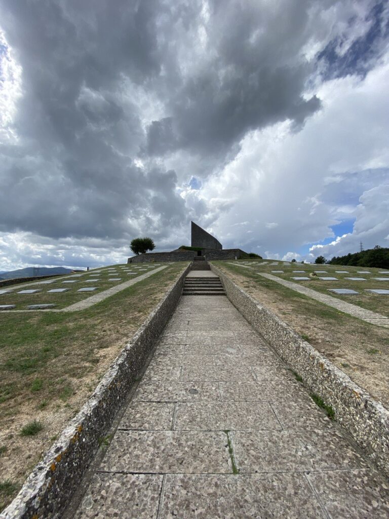 Dal “Borgo Tutto è vita” al Passo della Futa, pensieri su un transito terrestre…