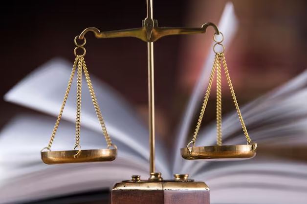 Taccuino di guerra (1). Bilancia e Block notes