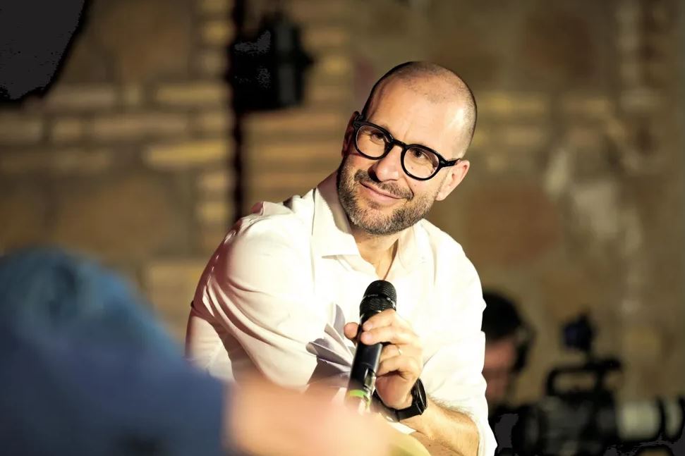 La solidarietà dei cronisti milanesi a Francesco Cancellato: «Spiare i giornalisti è un attacco al diritto di informare»