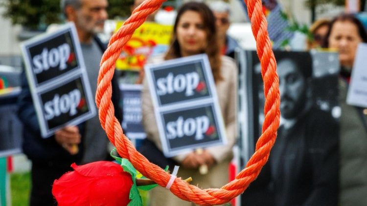 Iran: eseguite oltre 1000 condanne a morte