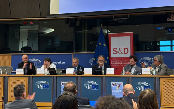 Ranucci al Parlamento Ue: «Fazzolari ha usato i servizi segreti su di me». La replica: «Ne risponderà in tribunale»