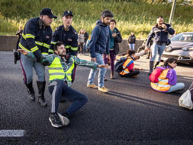 Decreto sicurezza. L’Italia della Meloni ha compiuto un altro passo verso l’Ungheria