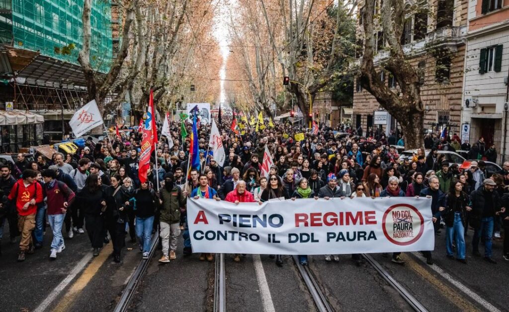 “Non si criminalizzi il dissenso”. In 50mila a Roma per dire no al Ddl sicurezza