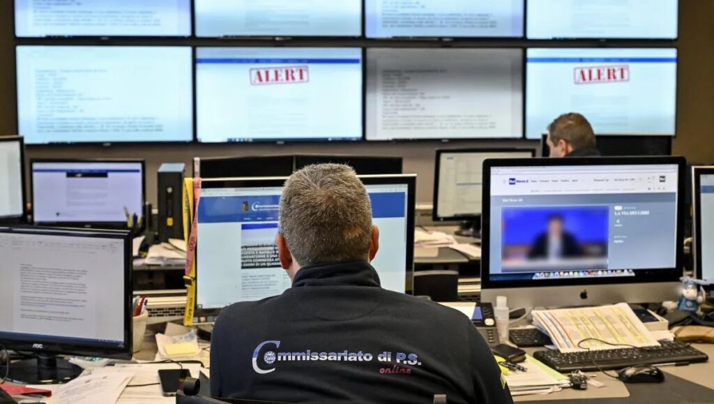 E se il dossieraggio facesse parte di un disegno eversivo?