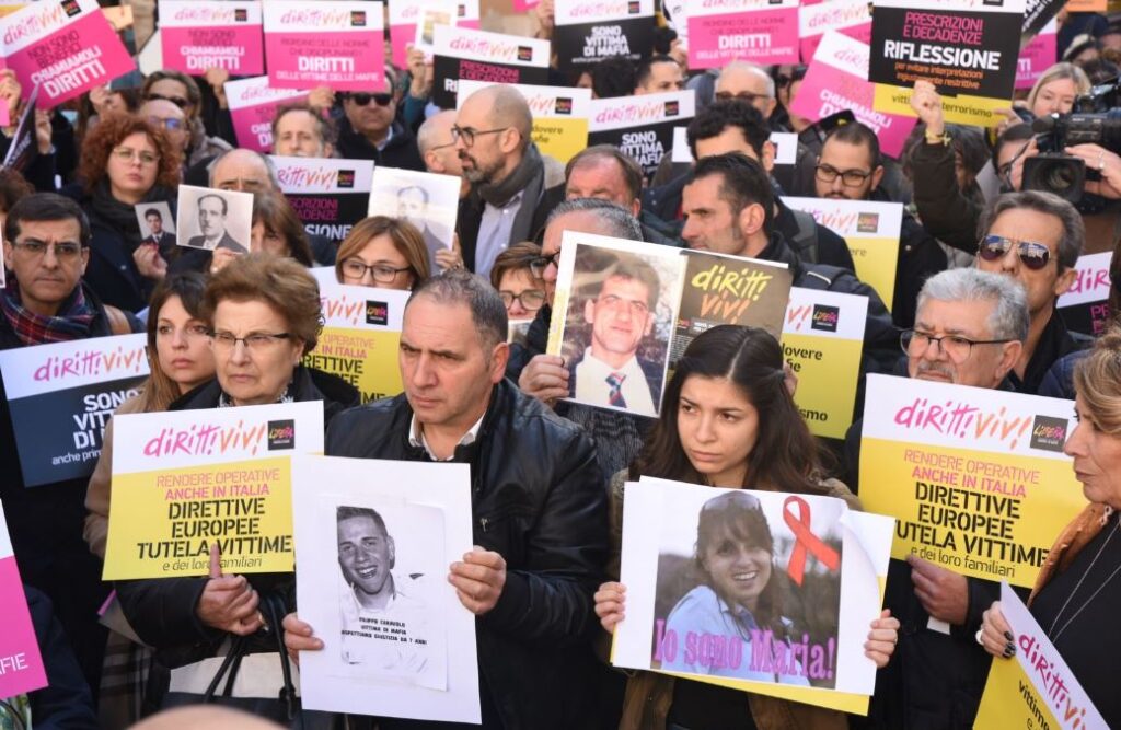 Fare luce sul dolore delle famiglie delle vittime di mafia
