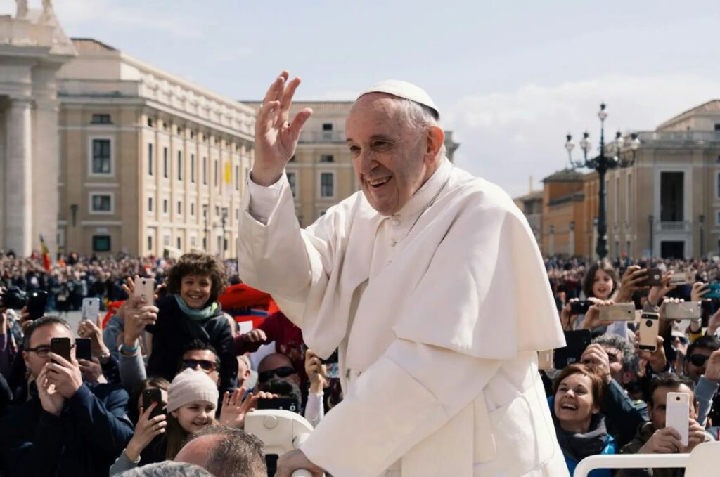 Addio a Papa Francesco: «Perdiamo un testimone appassionato della libertà di informazione»