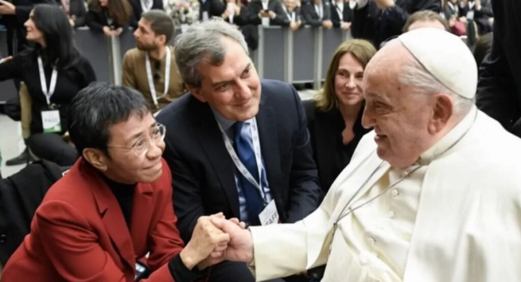 Papa Francesco ai giornalisti: fate “hopetelling”, raccontate storie di speranza