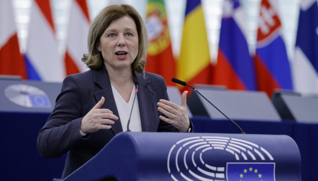Ue: la commissaria Jourova ribadisce le «preoccupazioni» su Rai, querele bavaglio e minacce ai cronisti