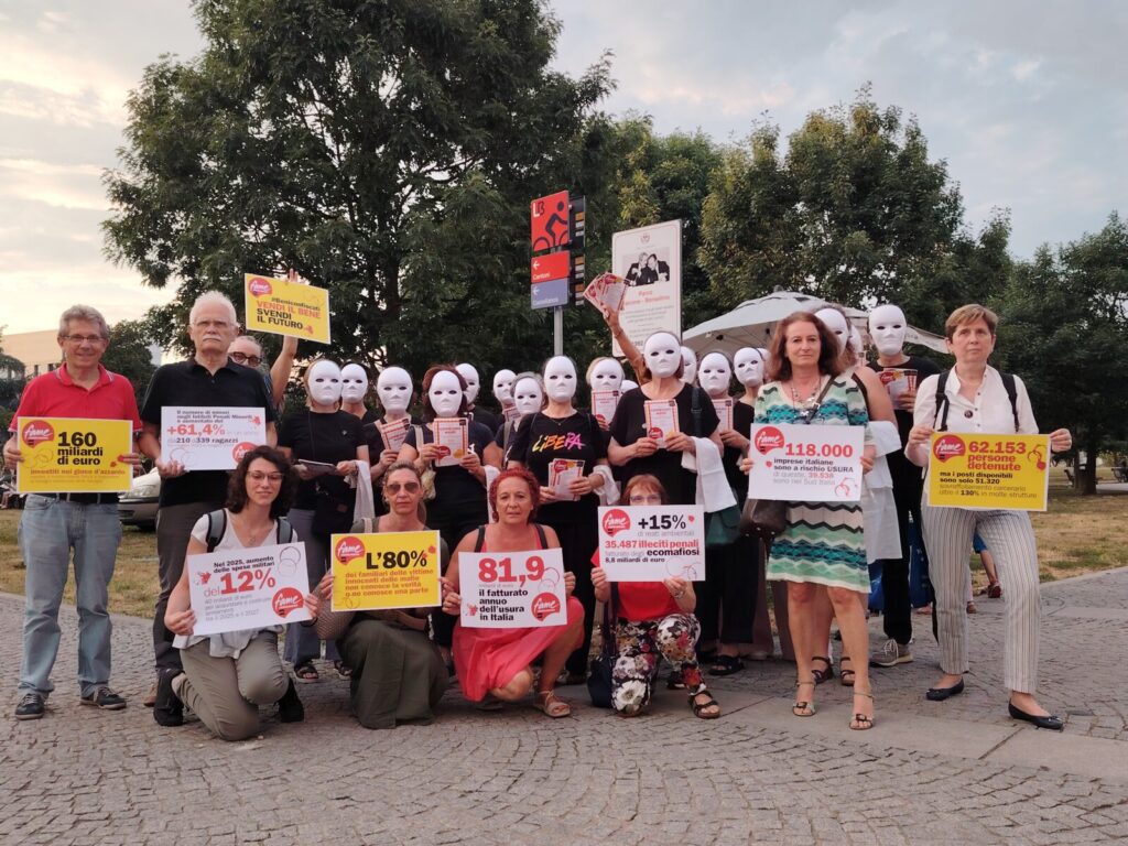 Libera in maschera per le vie di Legnano con molta “Fame di verità e giustizia”