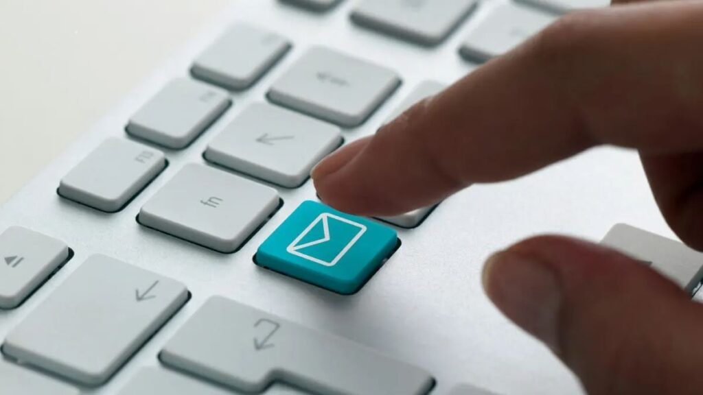 La mail, che cosa c’era davvero scritto, le reazioni esorbitanti