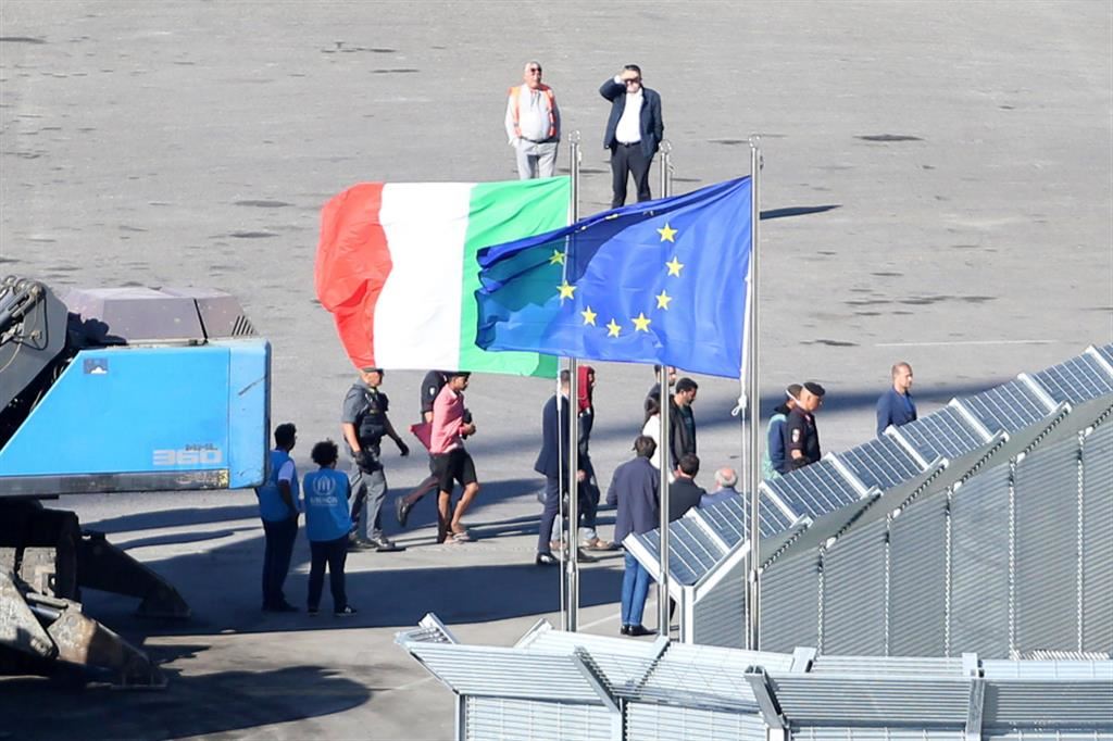 Sentenza della Corte Ue sui “paesi di origine sicuri”. Amnesty: “Duro colpo all’accordo Italia-Albania”