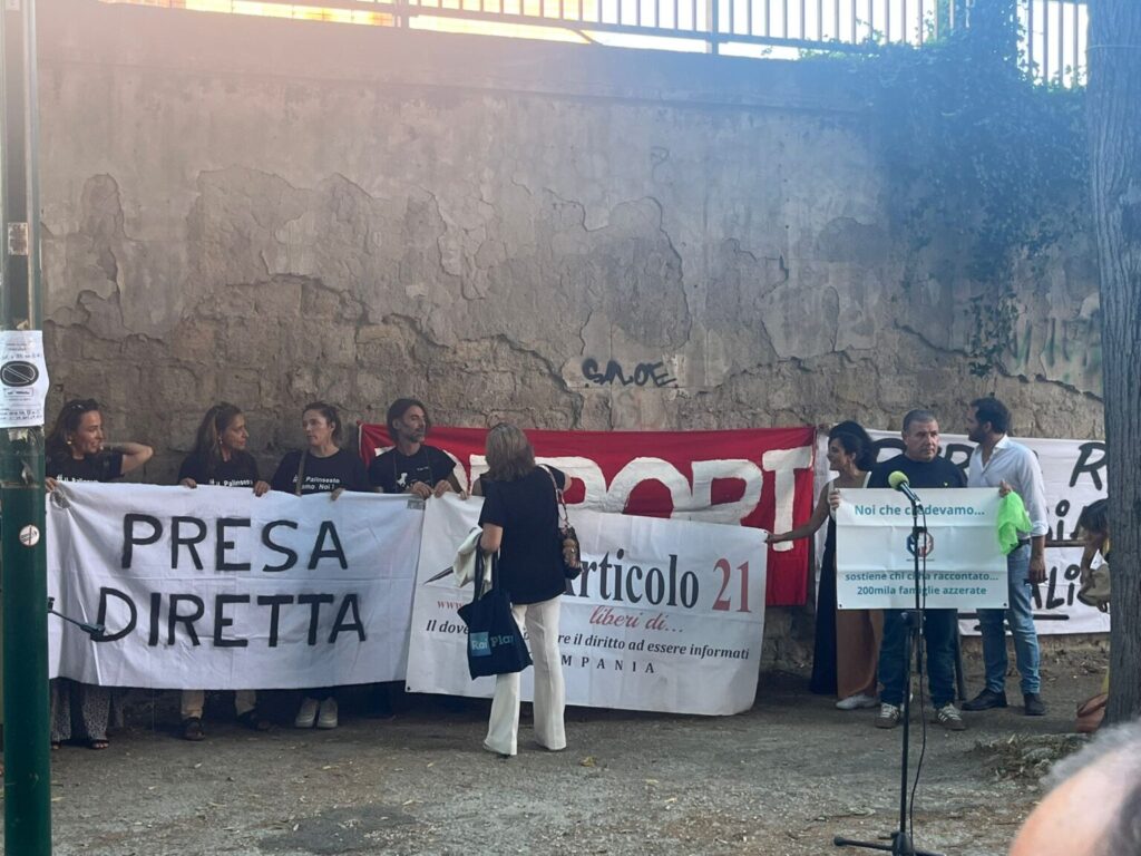 Napoli, protesta contro i Tagli Rai. “Il Palinsesto Siamo Noi”