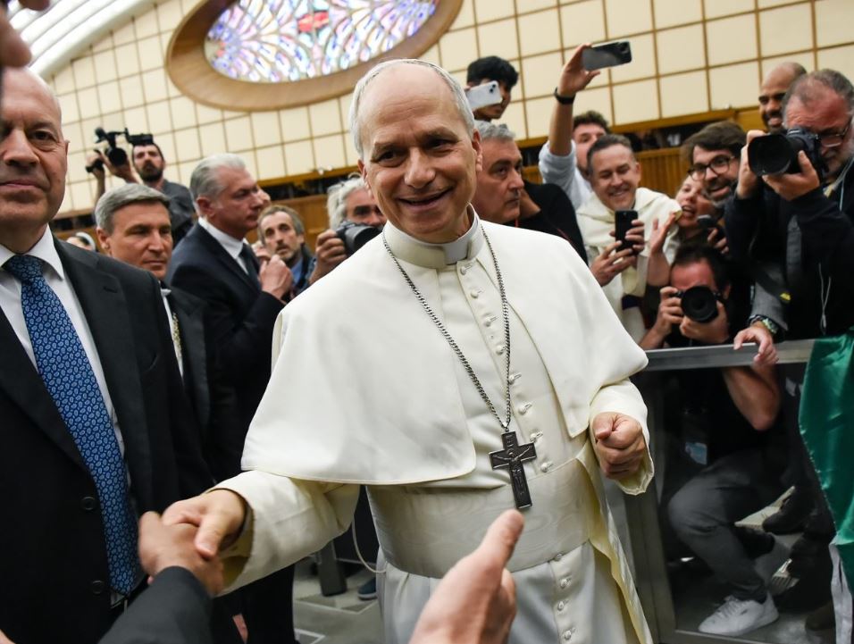 Leone XIV ai giornalisti: «Disarmiamo le parole e disarmeremo la Terra»