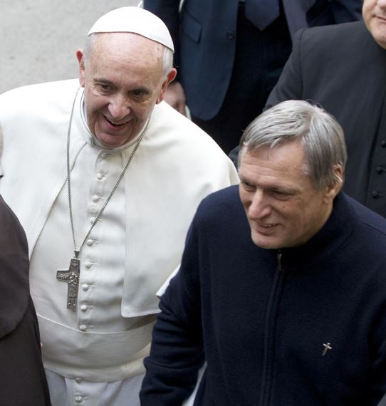 Migranti, poveri, detenuti: le battaglie della Chiesa di Francesco