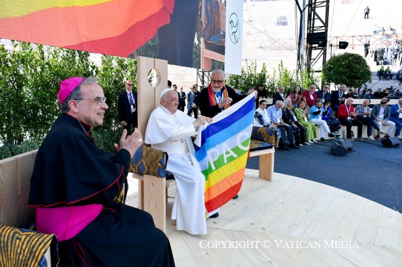 Papa Francesco: un ponte fra Gesù e il mondo laico