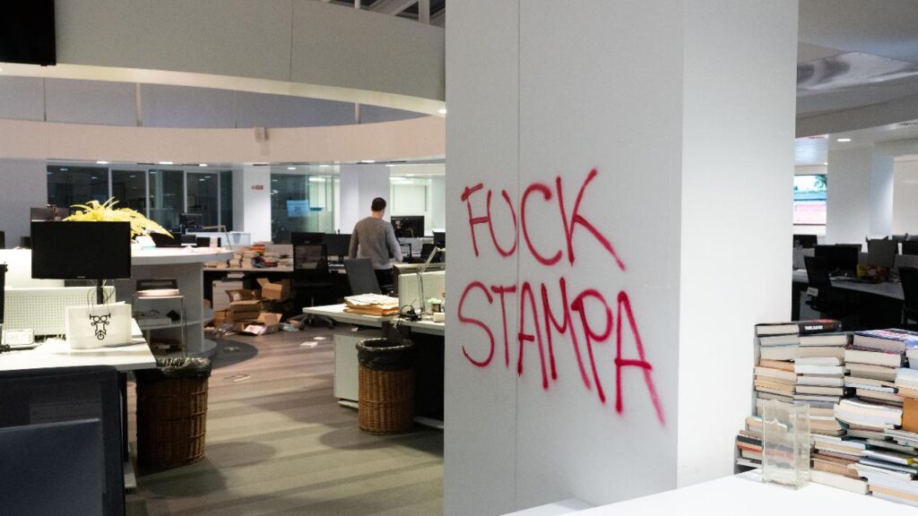 L’irruzione nella sede del quotidiano “La Stampa”. Un atto vile e intollerabile