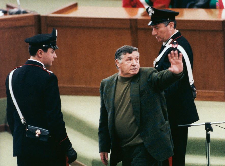 Riina è morto. Ma arresto e mancata perquisizione del covo fanno ancora rumore