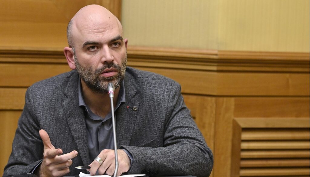 Contro Saviano la “collera degli imbecilli”