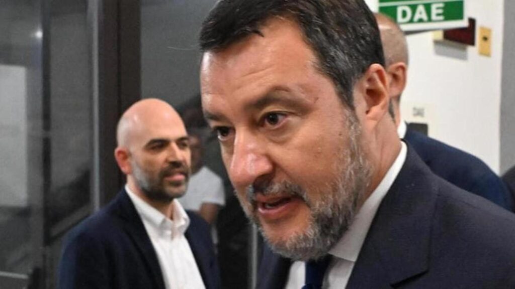 ‘Vergognati’, scontro verbale tra Saviano e Salvini in Tribunale a Roma