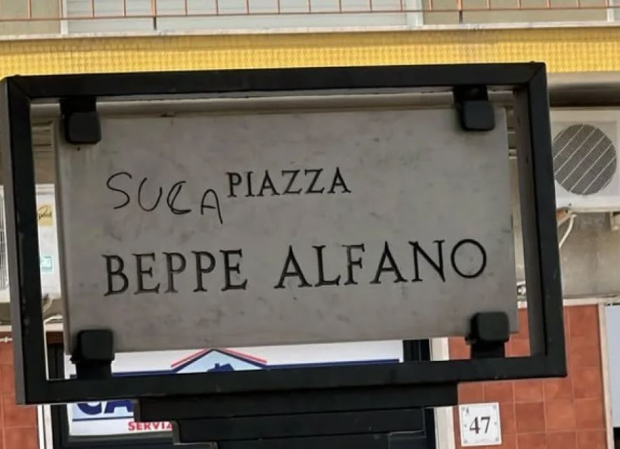 Sfregio alla targa per Beppe Alfano. Assostampa Messina: “Offesa memoria che va tutelata”