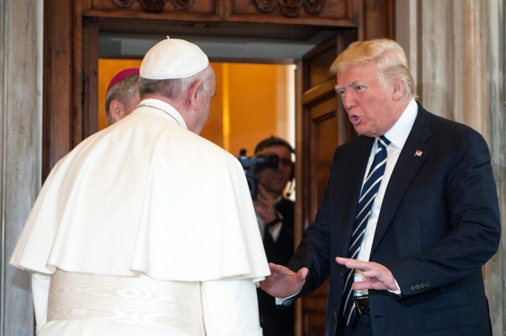 Trump senza ritegno, dopo Canada e Groenlandia insidia il Vaticano